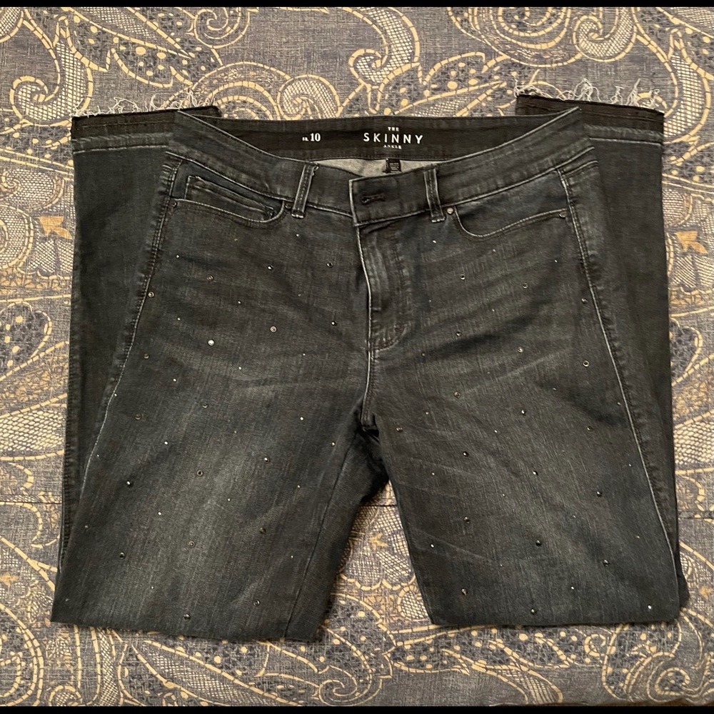 WhiteHouseBlackMarket  Gray/Black Embellished Skinny Jean Size 10
